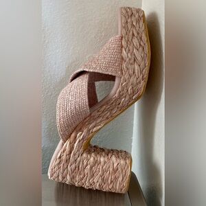 NWT.. BEACH BY MATISSE WOMENS PLATFORM SANDALS